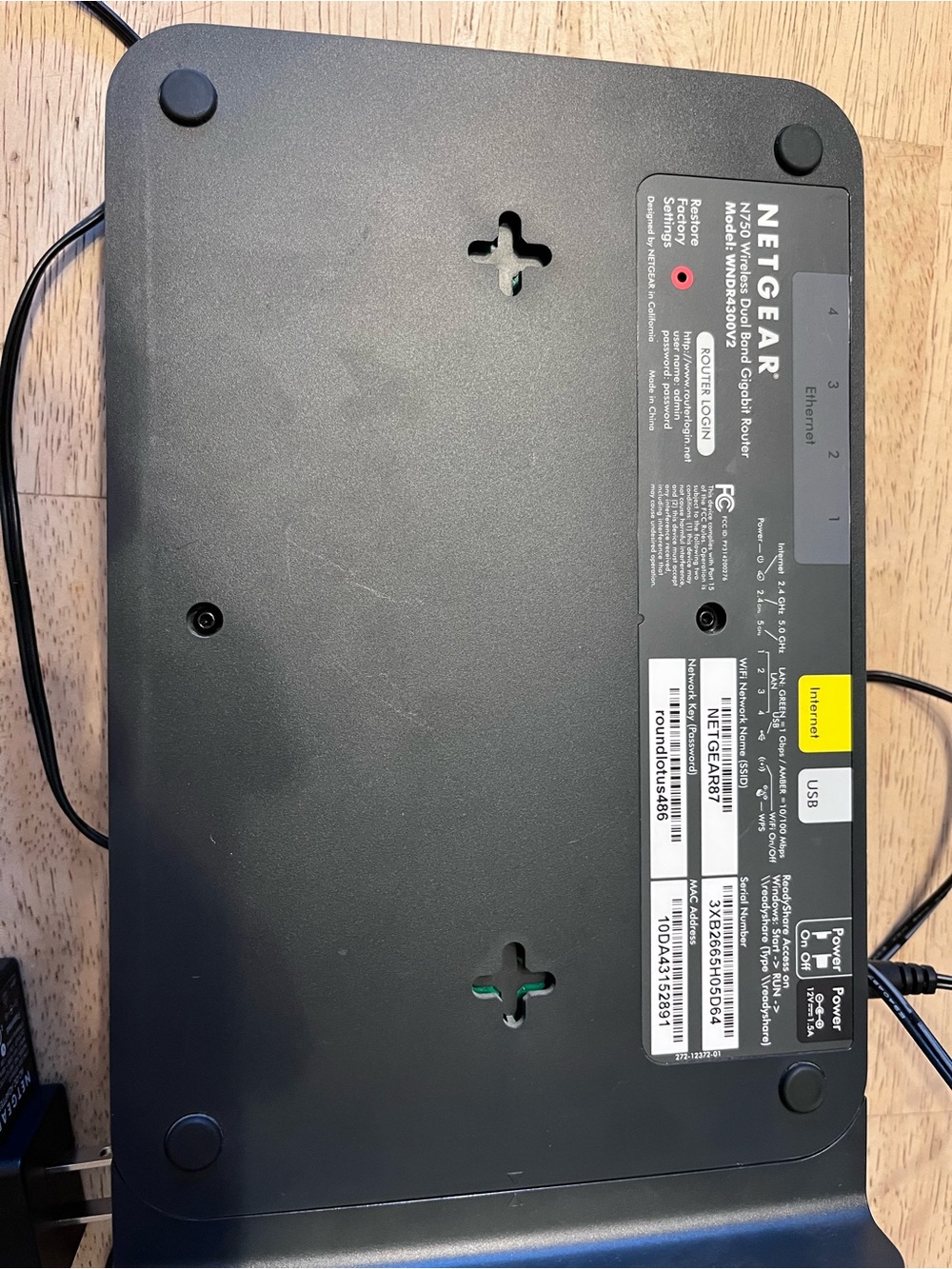 Netgear N750 Router - Picture 4 of 8